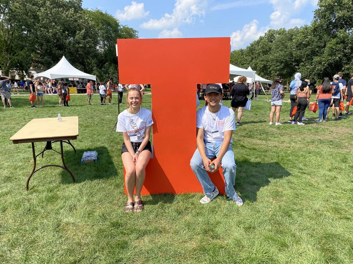 Two peer leaders sitting on the block ''I"