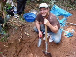 Andy Suarez digging