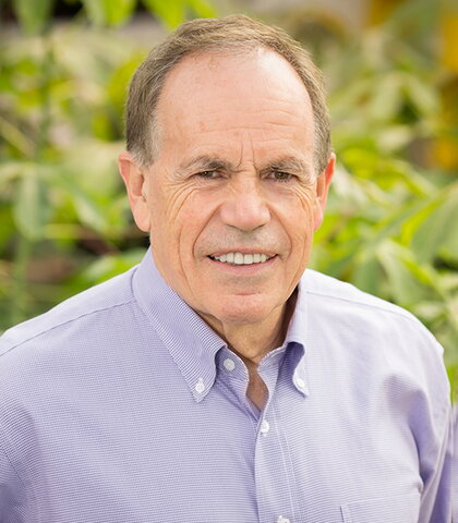 Headshot of Stephen Long