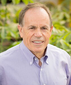 Headshot of Stephen Long