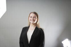 A headshot of Julia Aniecko